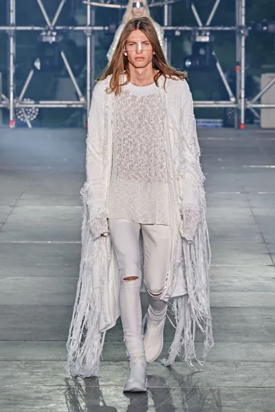 Look 16